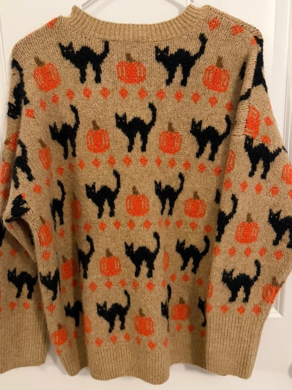 Vince Camuto Tan Crewneck Sweater with Black Cat & Orange Pumpkin Pattern - Picture 2 of 3